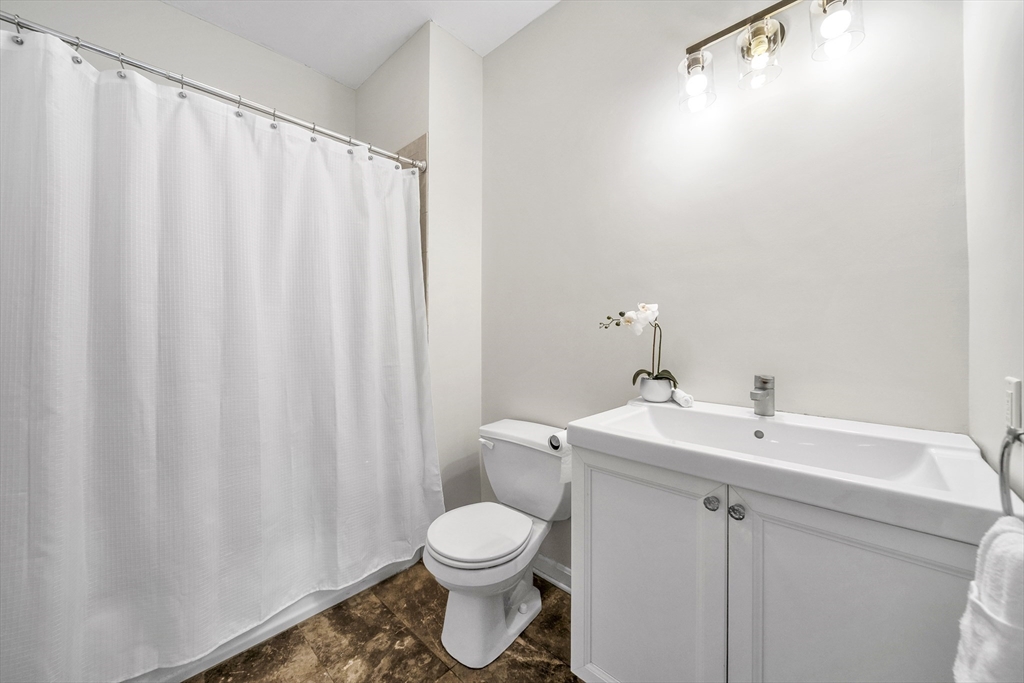 257 Pleasant St #7, Worcester, MA Photo #17