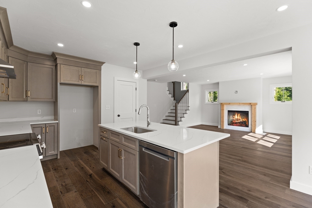 2 Fontana Wy.