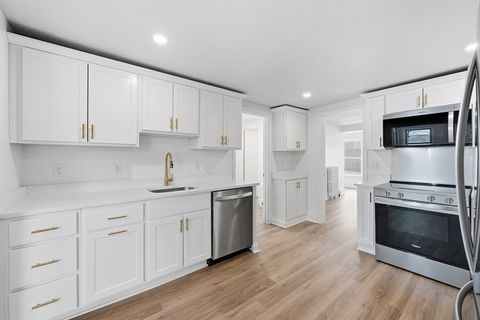 22 Douglas Ave 1 Maynard MA 01754