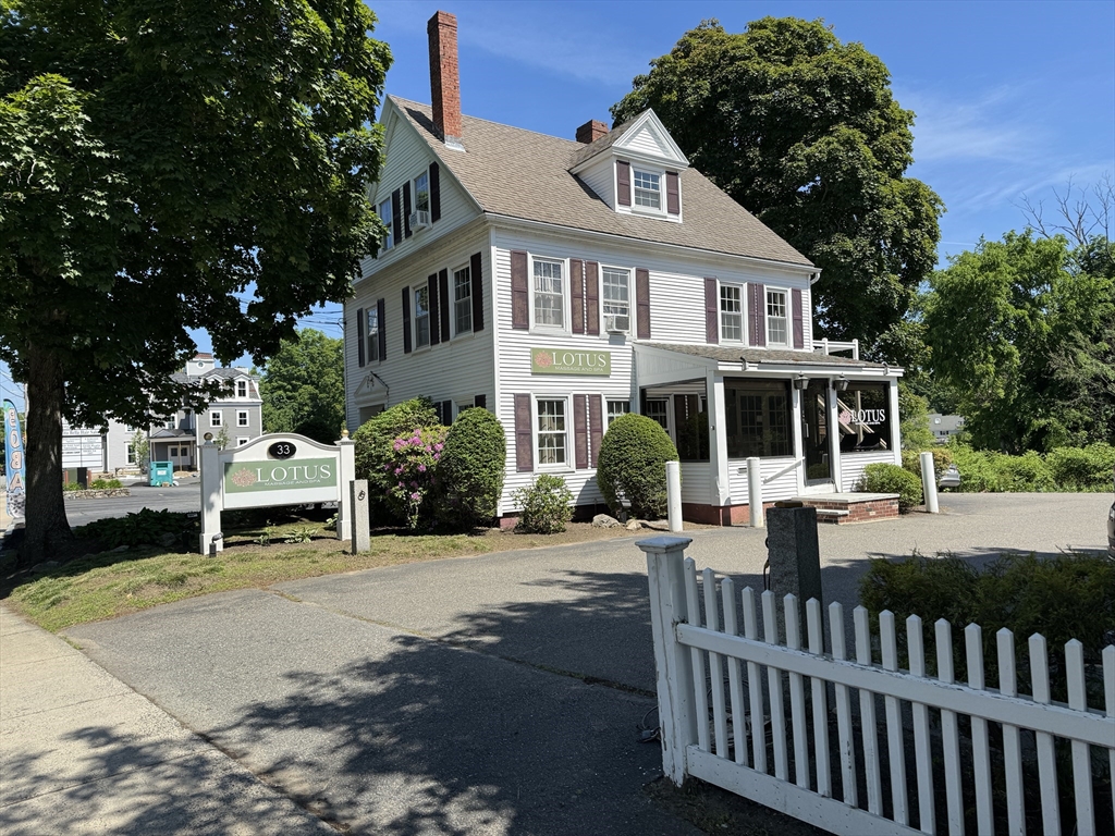 33 West Main St