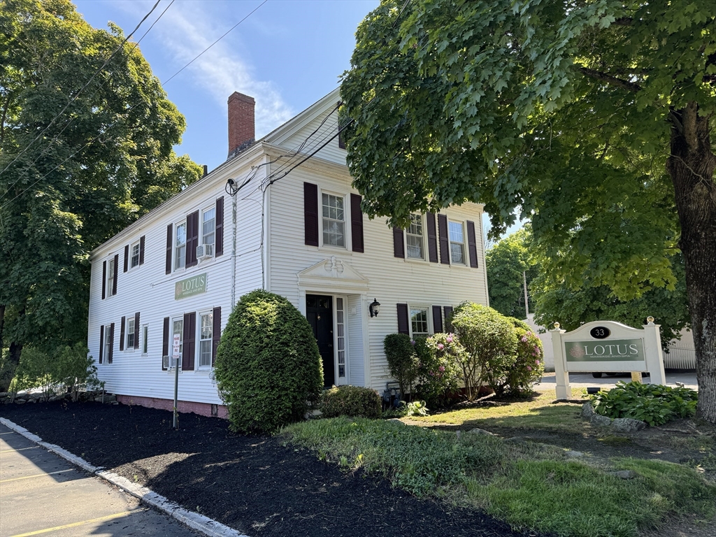 33 West Main St