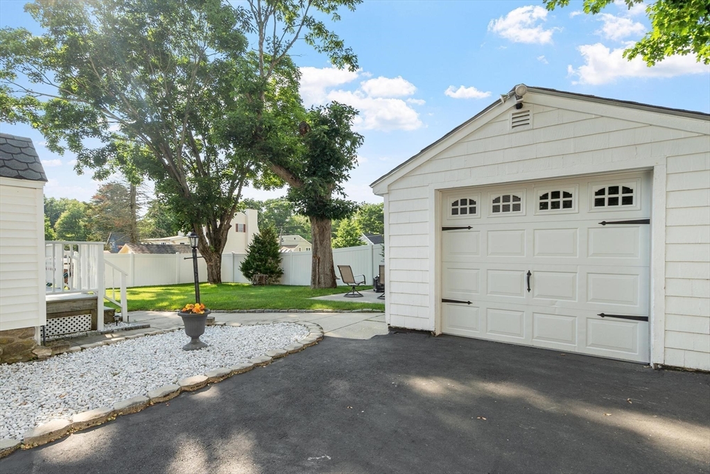 17 Tedesco Rd
