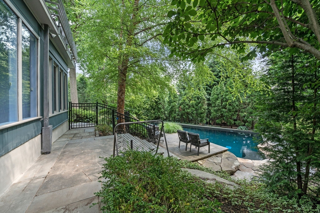 18 Hemlock Road