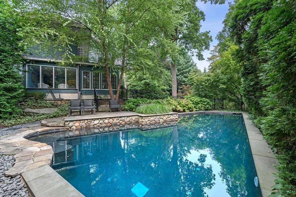 18 Hemlock Road