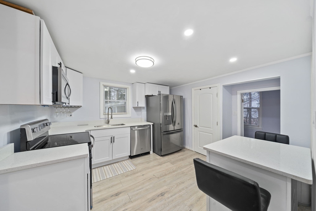 73 Laurie Ave