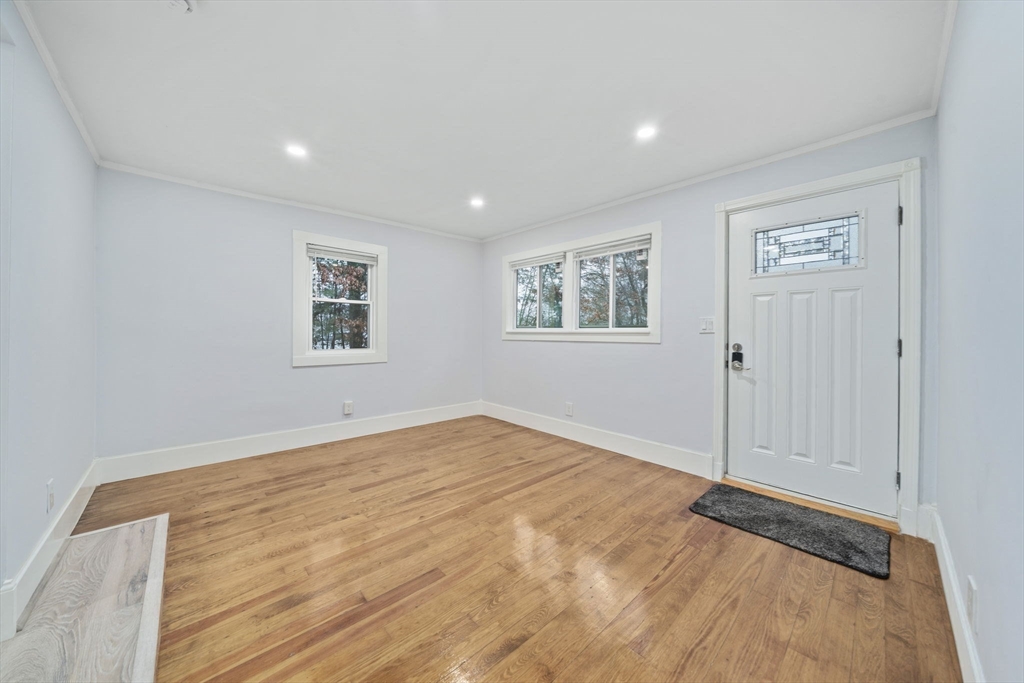 73 Laurie Ave