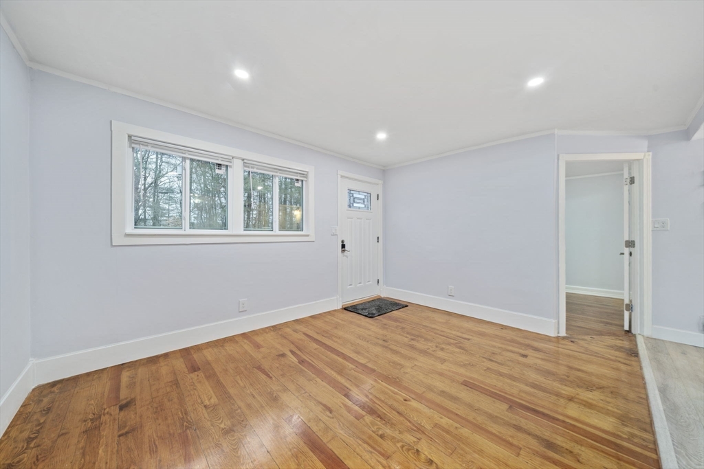 73 Laurie Ave