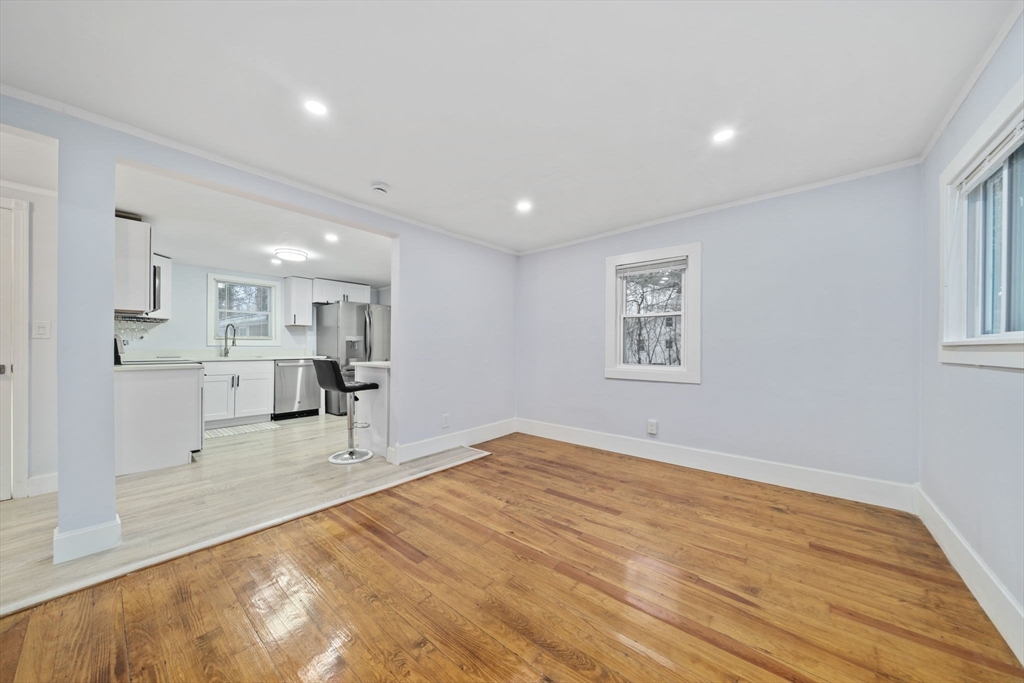 73 Laurie Ave