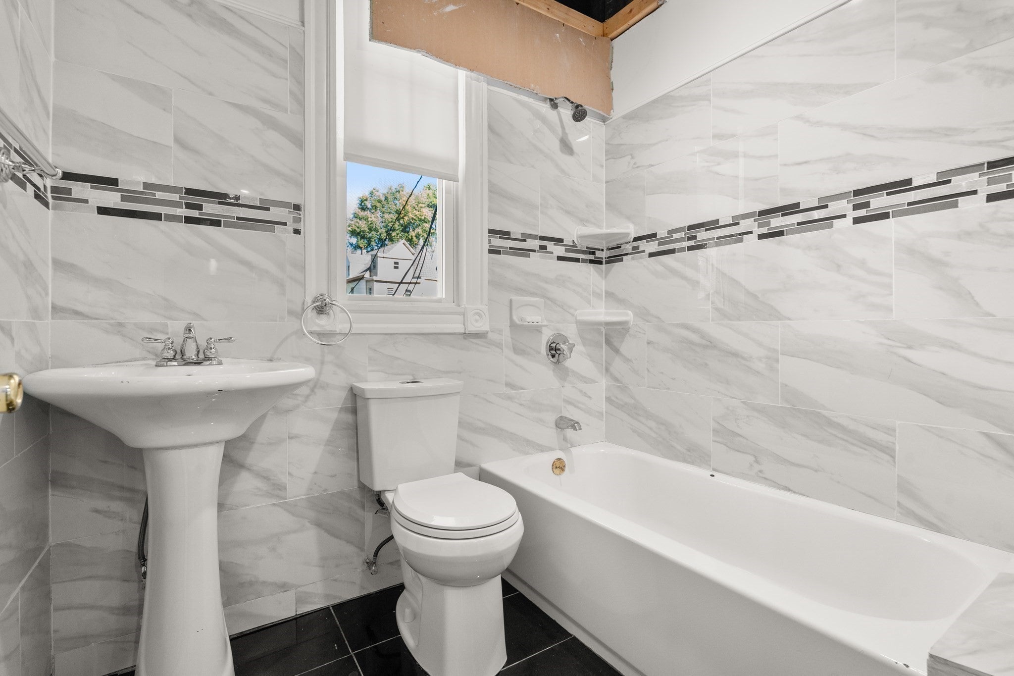 26 Lawrence Ave, Boston, MA Photo #14