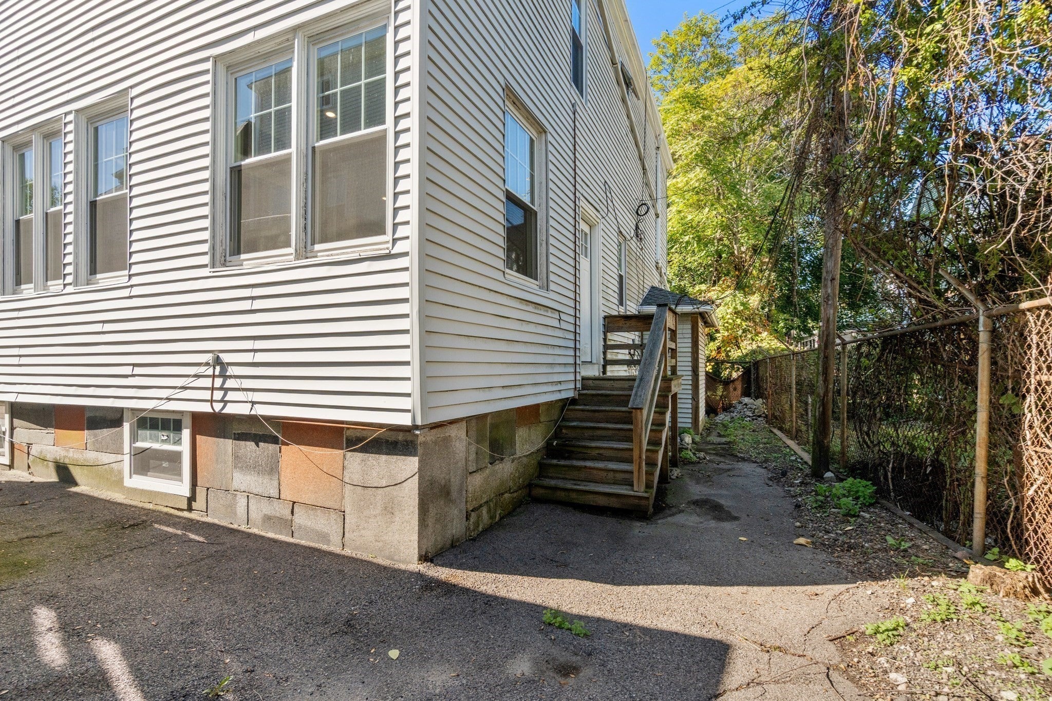 26 Lawrence Ave
