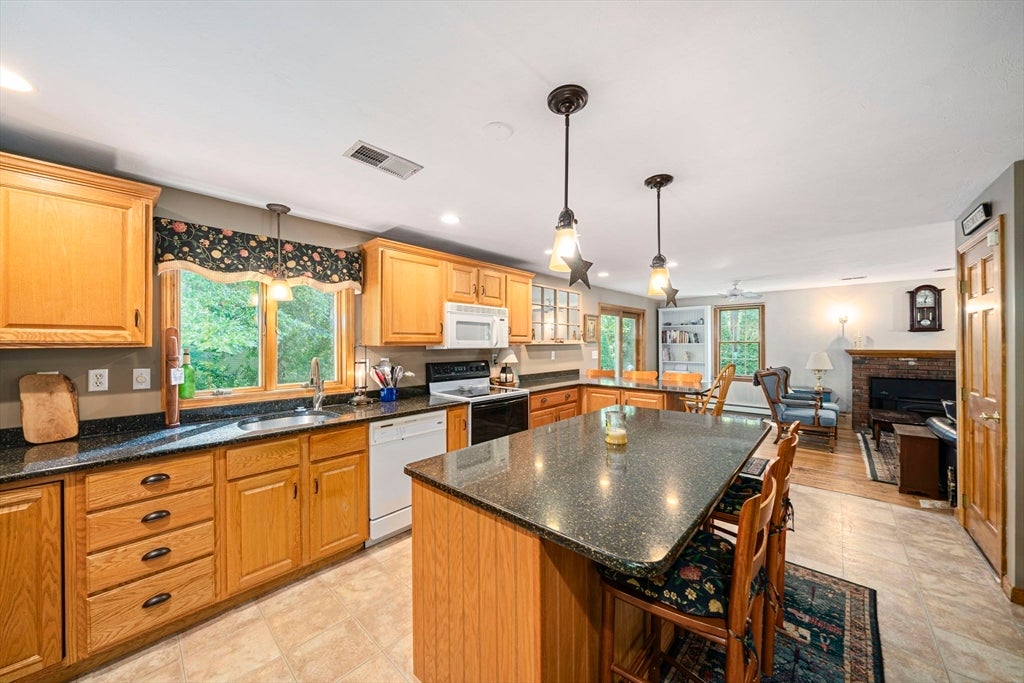 66 Cottage Ln, Weymouth, MA Photo #3