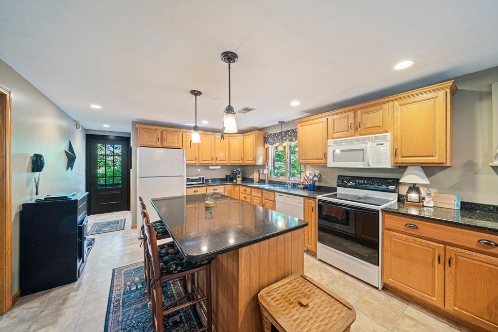 66 Cottage Ln, Weymouth, MA Photo #4