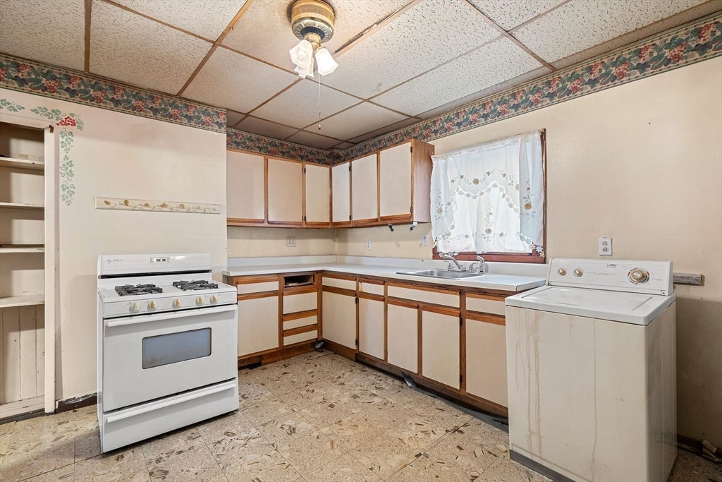 192 Lexington St, Boston, MA Photo #14