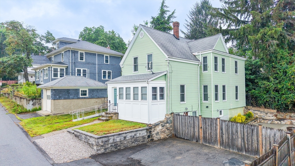 18 Marion St