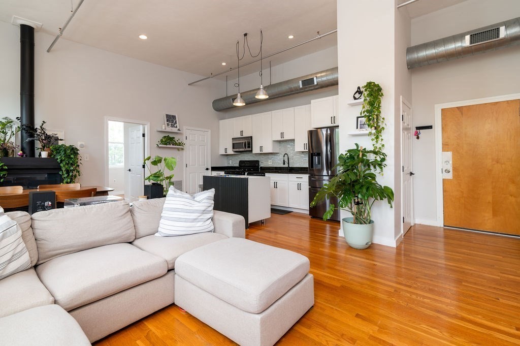 960 Broadway 10
