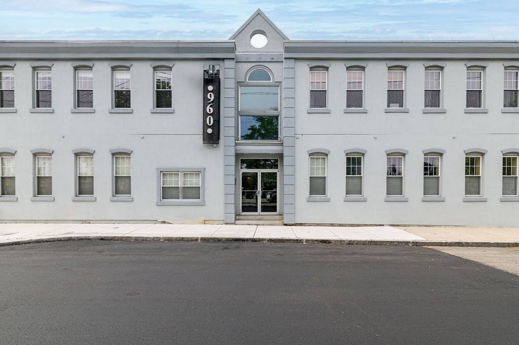 960 Broadway 10