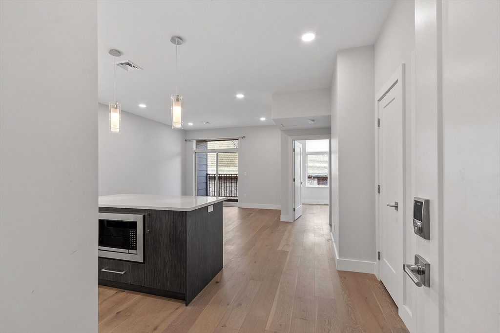 124 Highland Ave 204