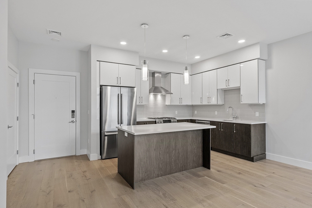 124 Highland Ave 204