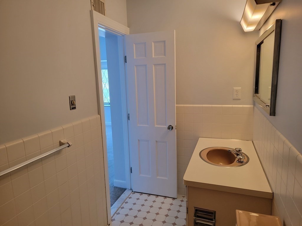 Belmont, Massachusetts 02478, United States, 1 Bedroom Bedrooms, ,1 BathroomBathrooms,Residential,Active,109733