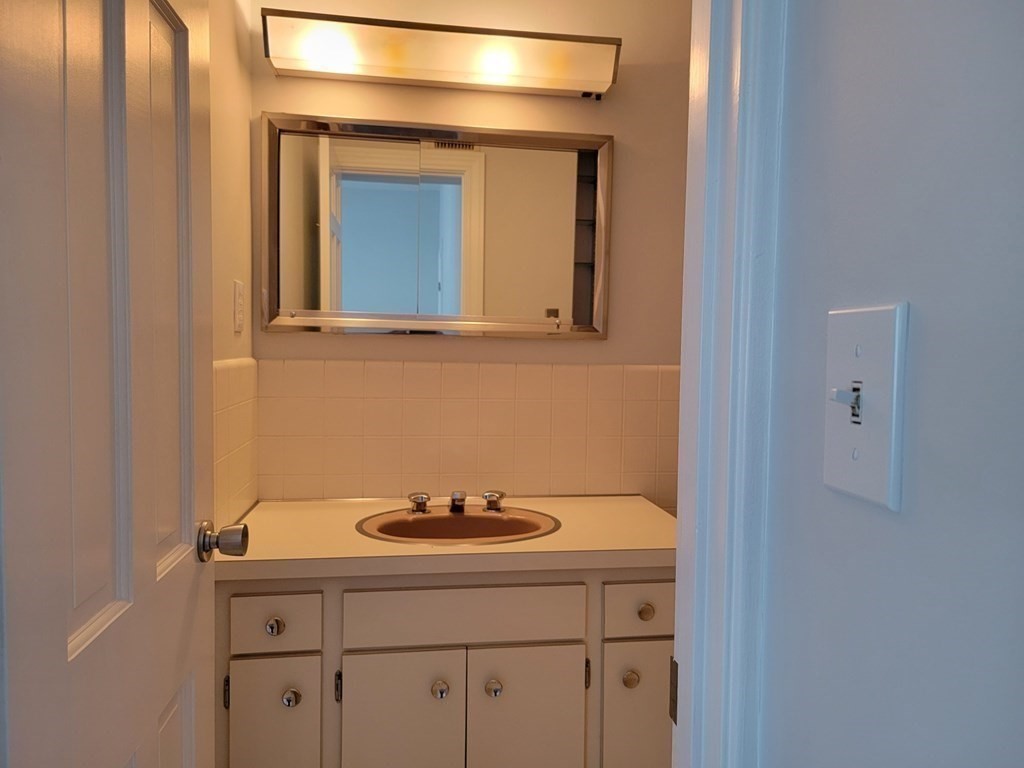 Belmont, Massachusetts 02478, United States, 1 Bedroom Bedrooms, ,1 BathroomBathrooms,Residential,Active,109733