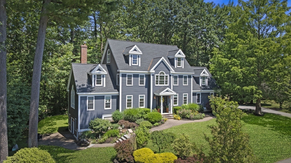 12 Tarbox Ln