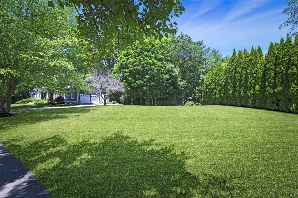 12 Tarbox Ln