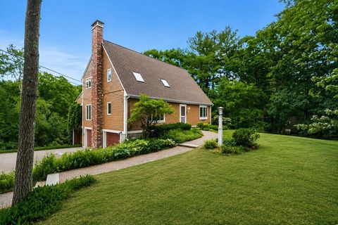 Photo of 4 Swallow Ln, Dunstable, MA 01827 (MLS # 73537212)
