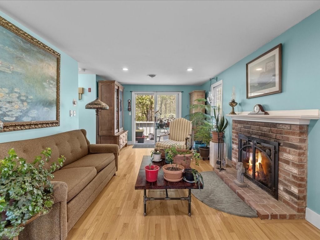 555 Twin Lakes Dr 555