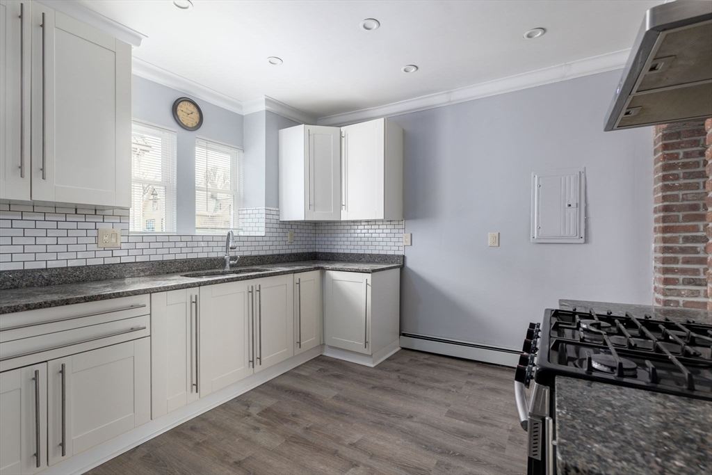 Boston, Massachusetts 02119, United States, 2 Bedrooms Bedrooms, ,1 BathroomBathrooms,Residential,Active,209869