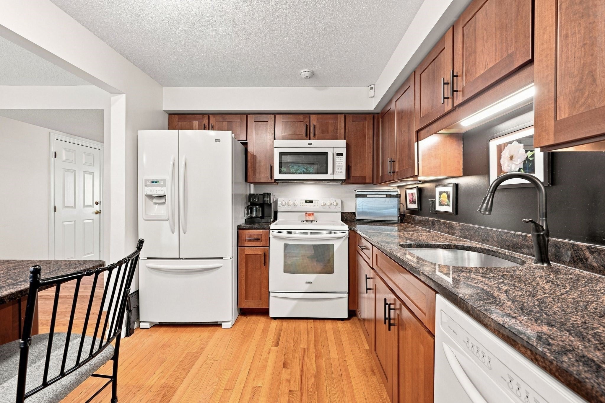 2002 Pheasant Creek Lane #2002, Peabody, MA, 2002 Pheasant Creek Lane #2002, Peabody, MA Photo #4