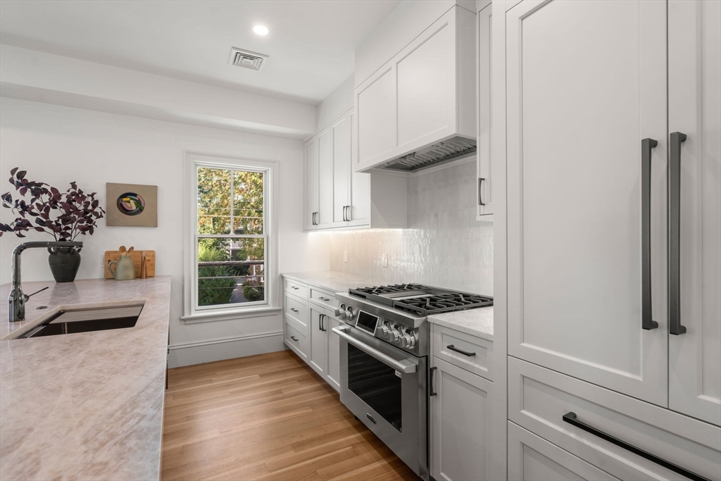 69 Williams Street 3