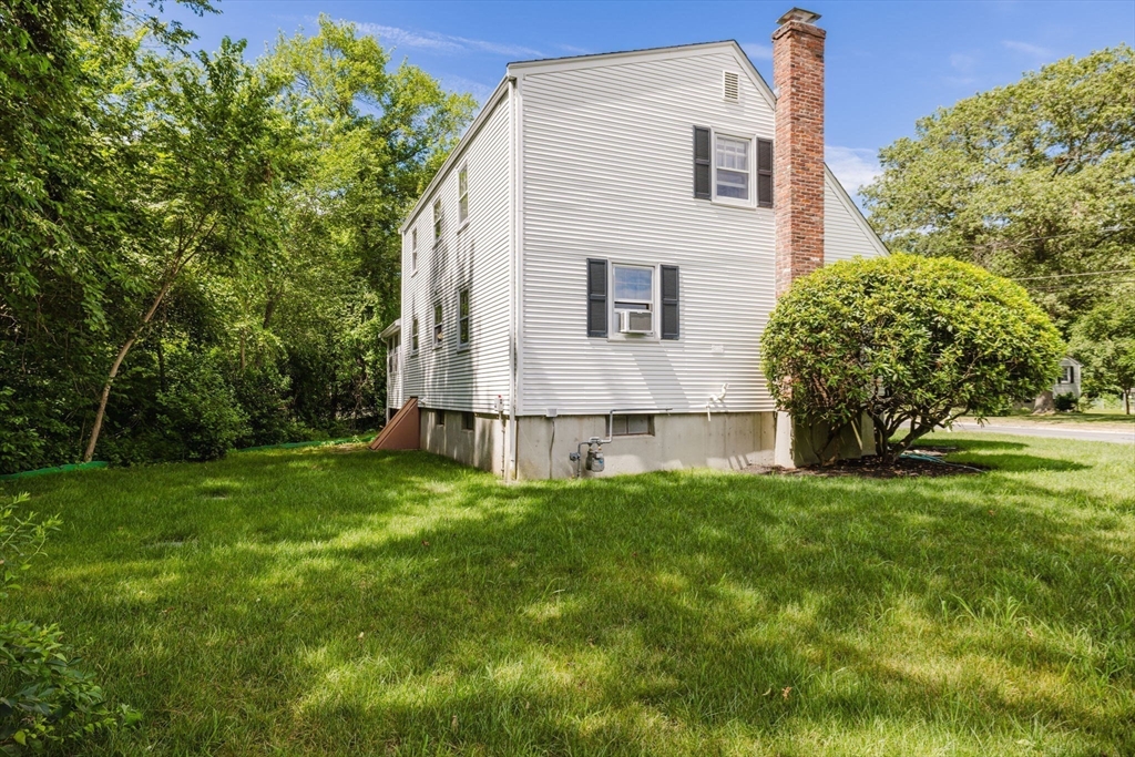 27 Connie Dr
