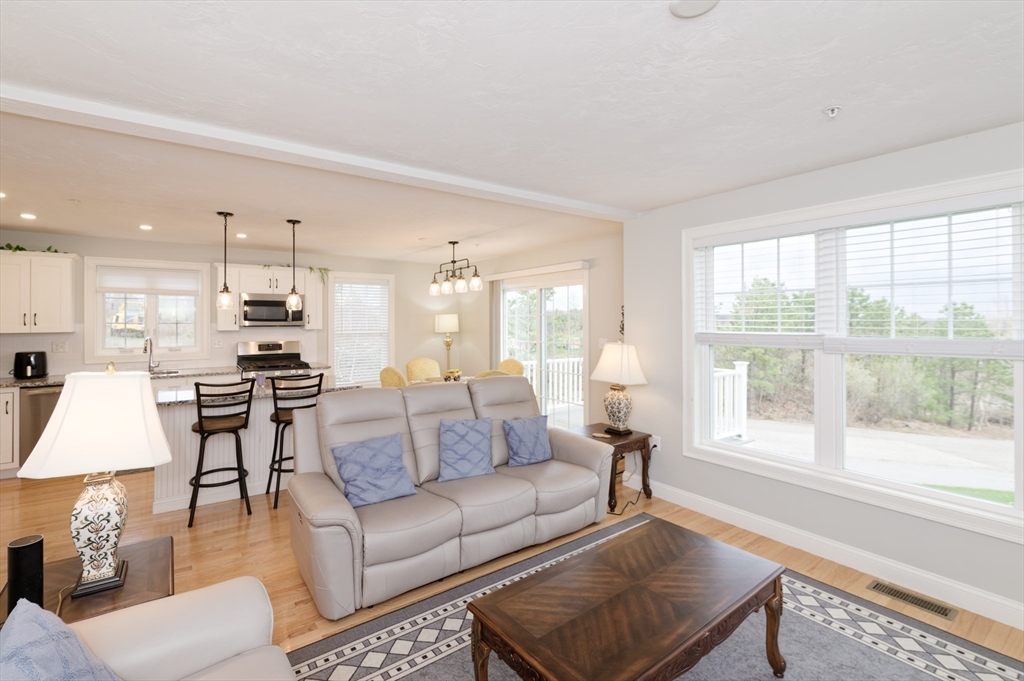 1202 Hazelwood Way 1202