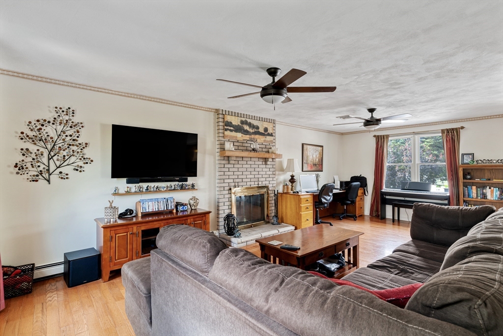 25 Wagonwheel Rd
