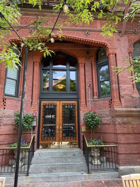 271 Dartmouth St 2F Boston MA 02116