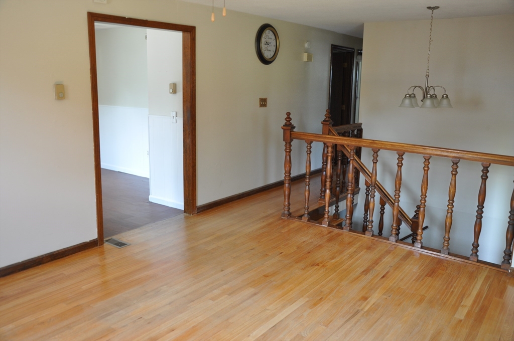 17 Barna St