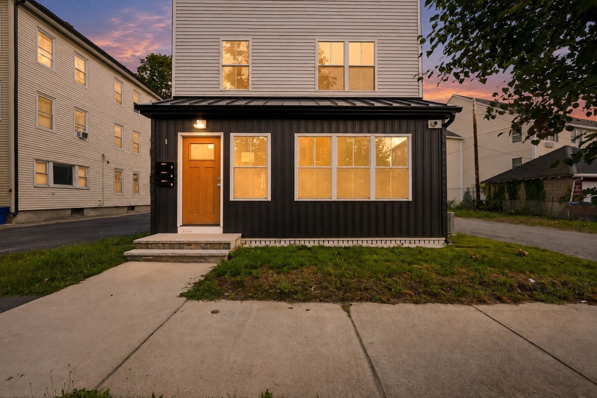 Photo of 71 Dewey St, Worcester, MA