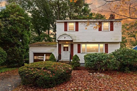 7 Debra Ln Framingham MA 01701
