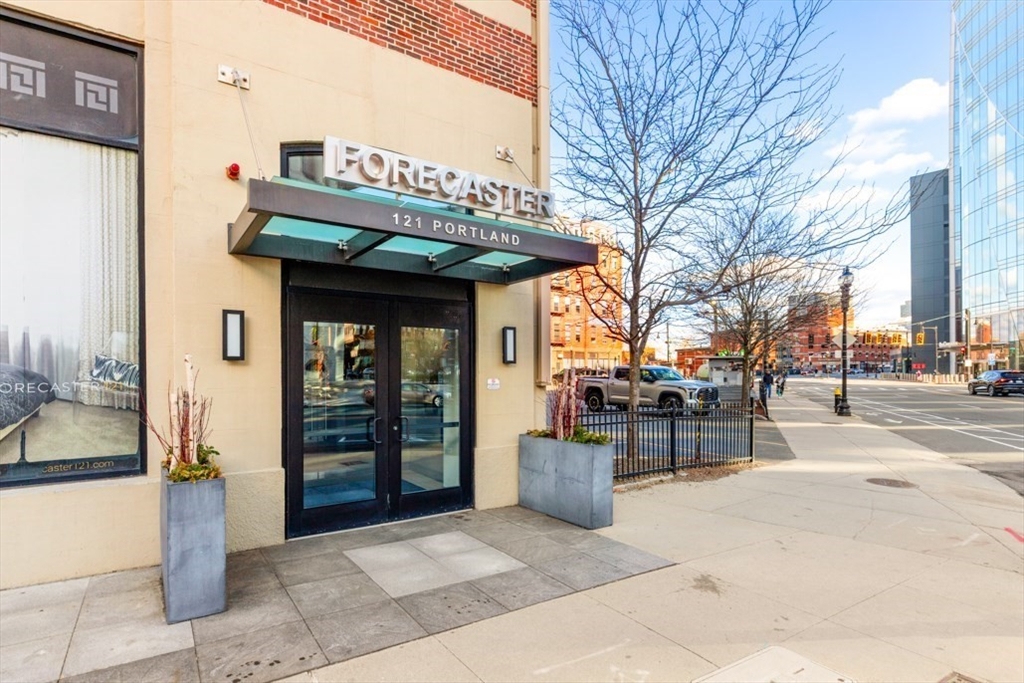 121 Portland St 902