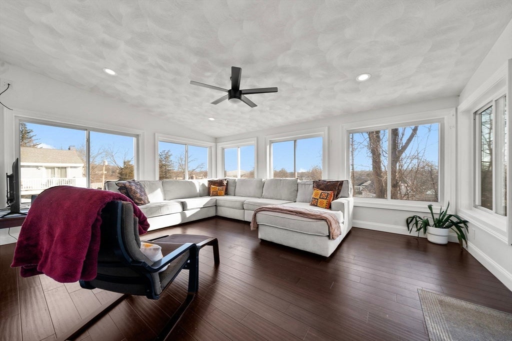 6 Fairlawn Ave, Burlington, MA Photo #5