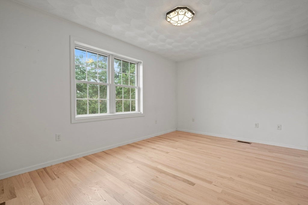 6 Fairlawn Ave, Burlington, MA Photo #12