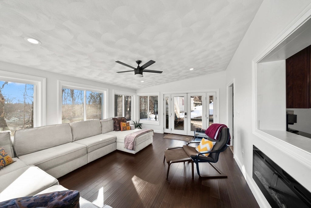 6 Fairlawn Ave, Burlington, MA Photo #7