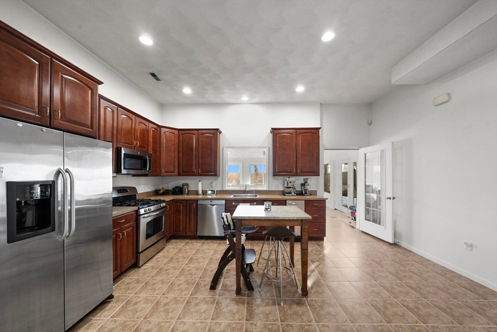 6 Fairlawn Ave, Burlington, MA Photo #18
