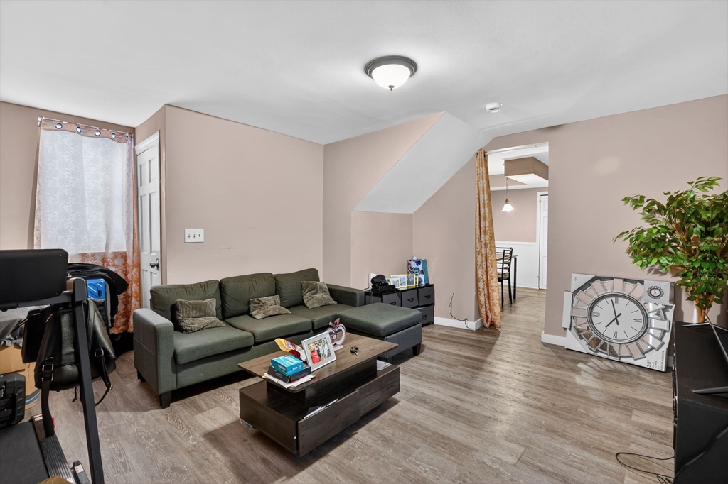 20 Derne St