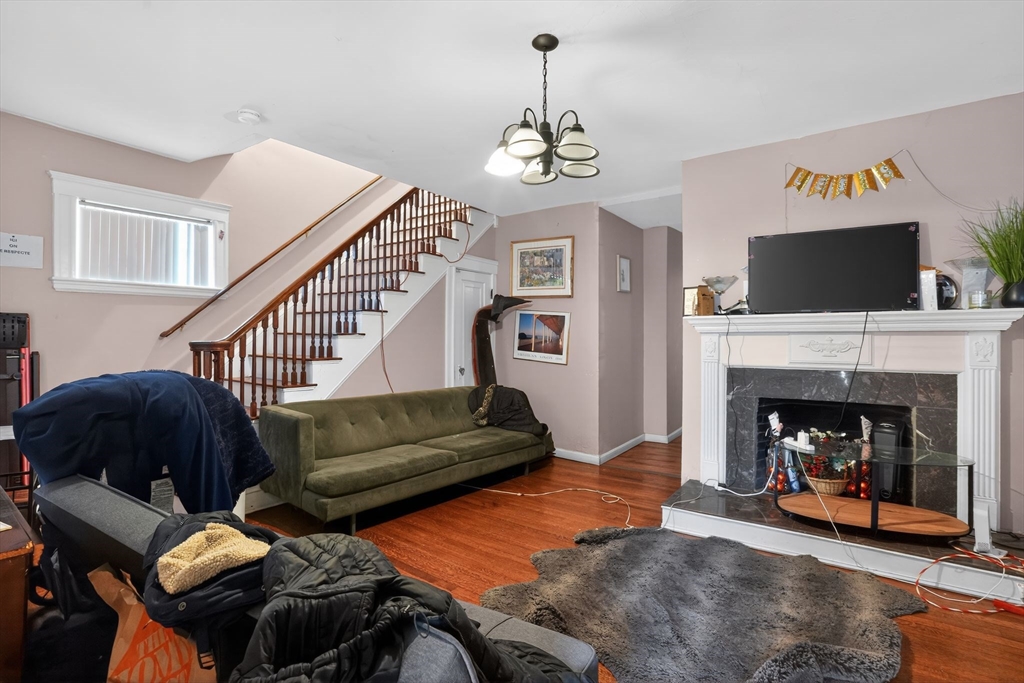 20 Derne St