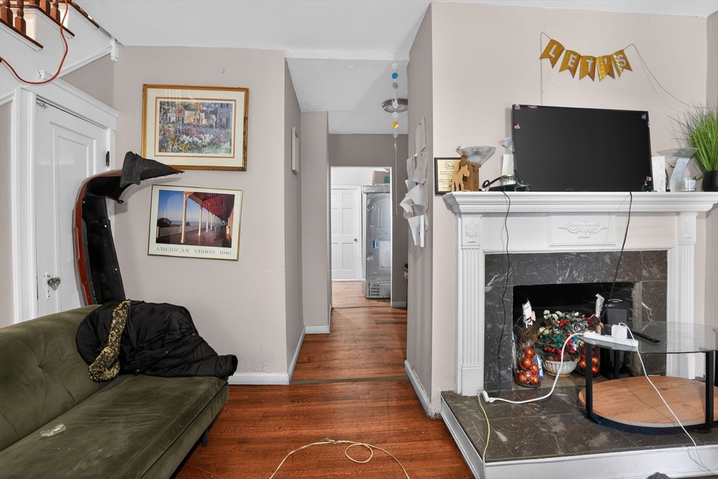 20 Derne St
