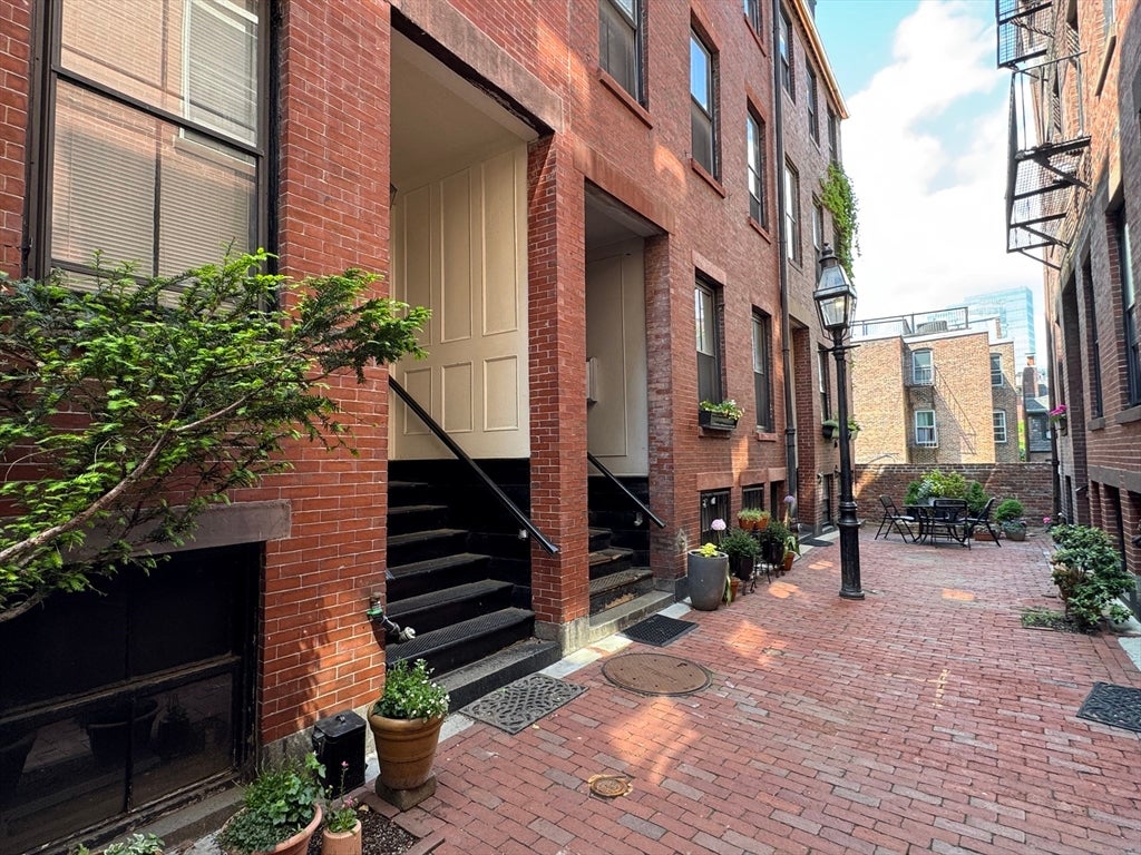 6 Goodwin Place B, Boston MA 02114