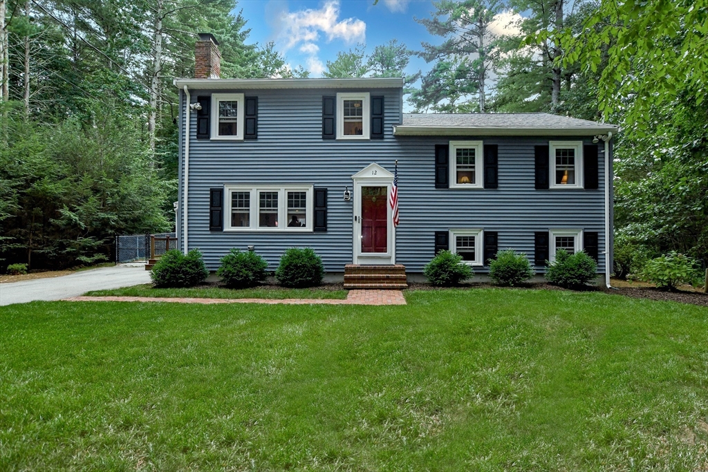 12 Pine Needle Ln