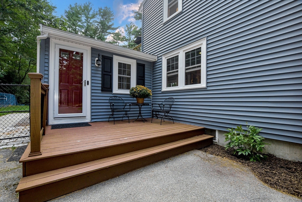 12 Pine Needle Ln