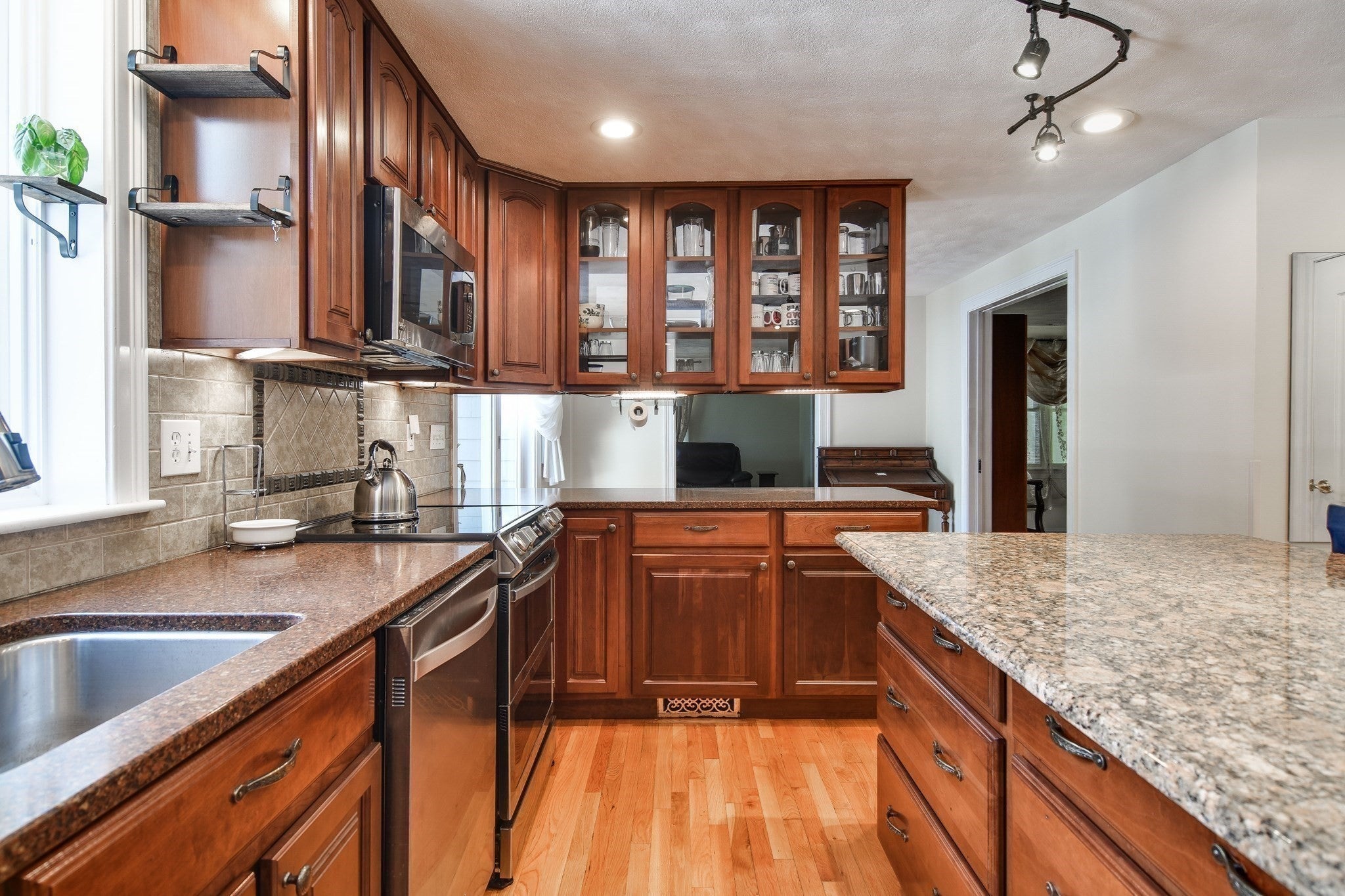 202 Boston Post Rd, Wayland, MA Photo #8